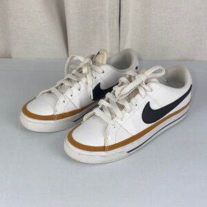 Nike Women’s White Sneakers with Black and Cognac Details Size 6.5